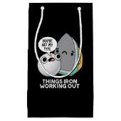 Dingen IJzeren werken met grappige IJzer Pun Dark  Klein Cadeauzakje (Voorkant)