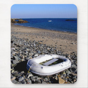 Dinghy op Guernsey Muismat