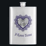 Dingus Heart Lace Lijst Classic Flask Flacon<br><div class="desc">- je kunt de kleur van het hart lijst aanpassen - een aangepast afbeelding toevoegen - je eigen aangepaste bericht toevoegen Andere berichtvoorbeelden: "Sofia's mama" , "Danny's vader" , "Ik hou van mijn oma" , "Ik hou van mijn verloofde", ", "Ik ben het bruidsmeisje" , "Diana's bruidsmeisje" Labels: baby boy...</div>