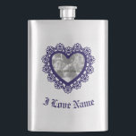 Dingus Heart Lace Lijst Classic Flask Flacon<br><div class="desc">- je kunt de kleur van het hart lijst aanpassen - een aangepast afbeelding toevoegen - je eigen aangepaste bericht toevoegen Andere berichtvoorbeelden: "Sofia's mama" , "Danny's vader" , "Ik hou van mijn oma" , "Ik hou van mijn verloofde", ", "Ik ben het bruidsmeisje" , "Diana's bruidsmeisje" Labels: baby boy...</div>