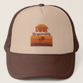 Dink Responsibly Pickleball Retro Trucker Pet (Voorkant)