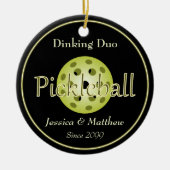 Dinking Duo Paar Pickleball Ball Keramisch Ornament (Voorkant)