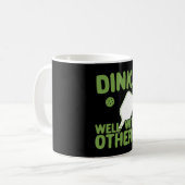 Dinkt goed met anderen grappige Pickleball Player Koffiemok (Voorkant links)