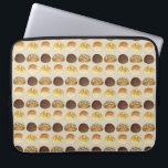 Dinner Bread Rolls Buns Bakery Baker Chef Foodie Laptop Sleeve<br><div class="desc">Illustratie is een heerlijk assortiment van broodjes voor het diner (klassieke rol bij het diner, rol bij de kaiser, rol bij de pumpernikkel en rol bij de hele tarwe met haver). Ideaal voor je favoriete foodie! Dit voedselontwerp is ook beschikbaar op andere producten. Er zijn ook veel andere zelfgemaakte illustraties...</div>