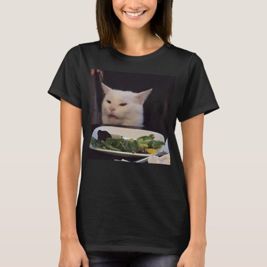 Dinner Table Cat Meme Grappig Internet Virale Joke T-shirt (Voorkant)