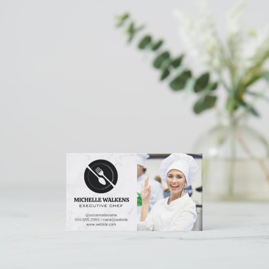 Dinnerware Logo | Chef in Kitchen Visitekaartje (Staand voorkant)