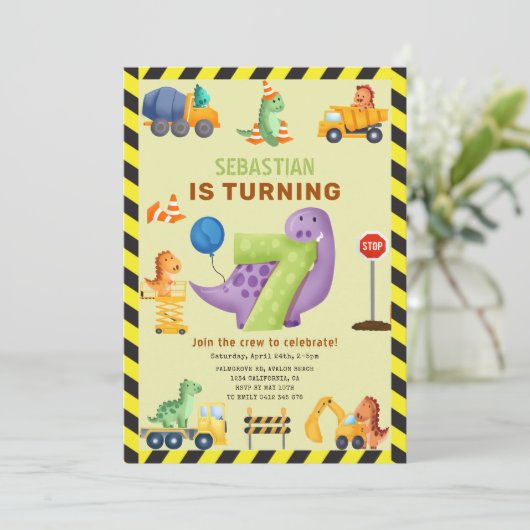 Dino Crew 7e Verjaardag Bouw Dinosaurus Kaart (Staand voorkant)