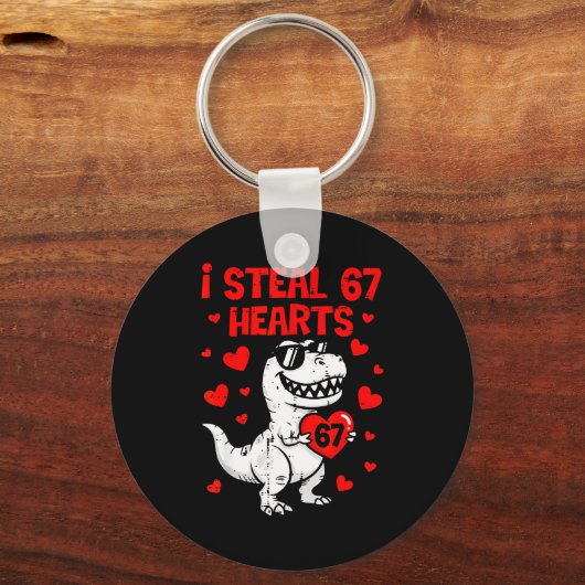 Dino Holding Heart I Steal 67 Hearts Funny Six Sev Sleutelhanger (Voorkant)