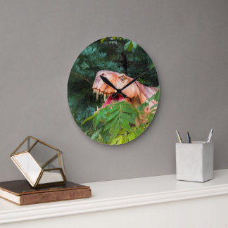 Dino in het bos. grote klok