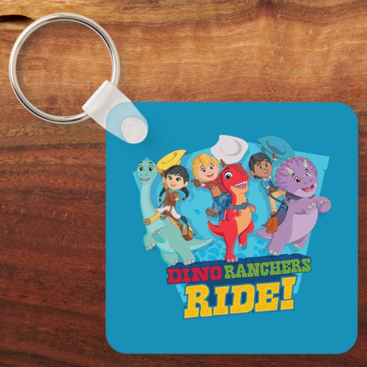 Dino Ranch | De ranchers rijden! Sleutelhanger (Voorkant)