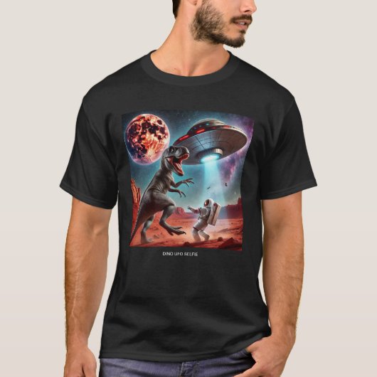 Dino UFO Selfie: Alien Encounter (Man Tshirt) #06 T-shirt (Voorkant)