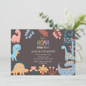 Dino's laten brullen kids verjaardag kaart (Staand voorkant)