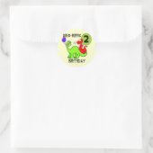 Dinosaur 2e verjaardag T-shirts en cadeautjes Ronde Sticker (Tas)