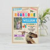 Dinosaur Dig Verjaardagsfeest T-Rex Foto Uitnodige Kaart (Staand voorkant)