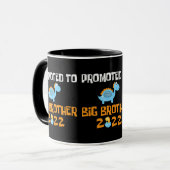 Dinosaur Egg Hatching promoot aan Big Brother Mok (Voorkant links)