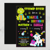 Dinosaur en unicorn verjaardagsuitnodiging Twins Kaart (Voorkant / Achterkant)