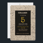 Dinosaur Fossils Pattern Kids Birthday Invitation Kaart<br><div class="desc">Een collage van dinosaurusfossiele schetsen. Ideaal voor alle prehistorische liefhebbers die van de Jurassic-periode houden! Enkele voorbeelden zijn Tyrannosaurus Rex botten,  dinosaurusvoetstappen,  dinosaurustanden,  Stegosaurus skeleton,  Triceratops skull en nog veel meer! Pas deze verjaardagsuitnodiging aan met jouw naam,  leeftijd en partijdetails!</div>