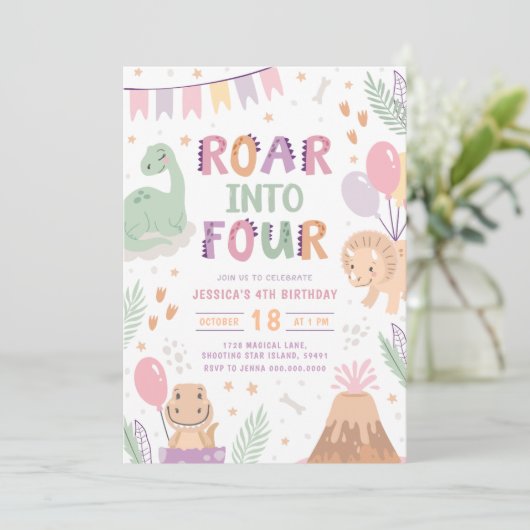 Dinosaur Girl 4e verjaardag Uitnodigen. Schattigee Kaart (Staand voorkant)