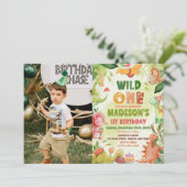 Dinosaur Greenery Wild One 1st Birthday Foto Kaart (Staand voorkant)