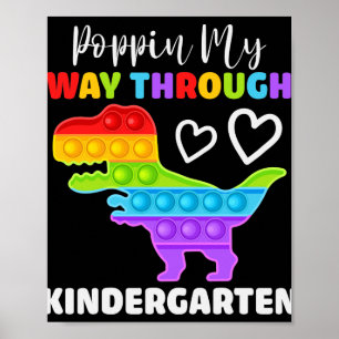 Dinosaur komt mijn weg door de kleuterschool poster