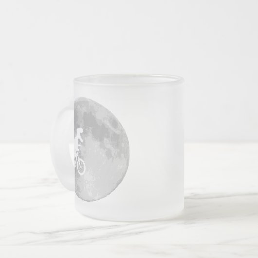 Dinosaur op een bike in Sky met maan Matglas Koffiemok (Voorkant links)