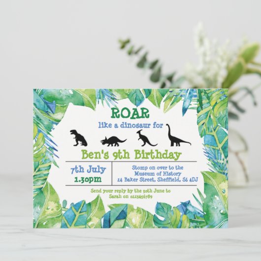 Dinosaur op uitnodiging van verjaardagsfeestdag (Staand voorkant)