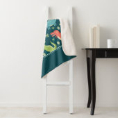 Dinosaur Pattern Blue Monogrammed Kind Boy Sherpa Deken (In situ)