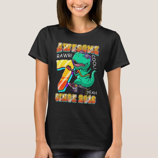 Dinosaur Play Guitar Geweldige sinds 2016, 7e herz T-shirt (Voorkant)