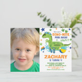 Dinosaur Pool Birthday Party Bash Boy Swim Floatie Kaart (Staand voorkant)