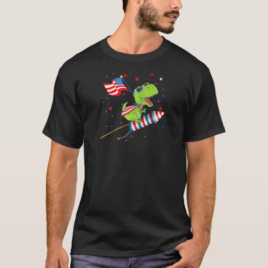Dinosaur Riding Fireworks Funny 4 juli Kind B T-shirt (Voorkant)