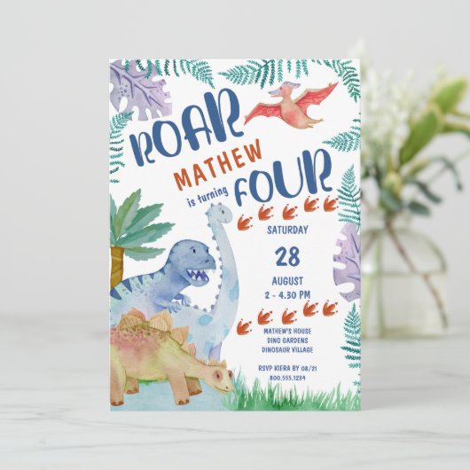Dinosaur Roar .. wordt vier Boys 4de verjaardag Kaart (Staand voorkant)
