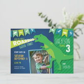 Dinosaur Roaring Boy Verjaardagsfeestje Uitnodigin Kaart (Staand voorkant)