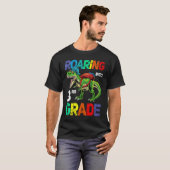 Dinosaur Roaring into 2nd Grade Back To School Sec T-shirt (Voorkant volledig)