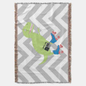 Dinosaur Roller Skating Holding Radio Deken (Voorkant Verticaal)