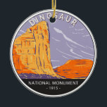 Dinosaur  rondleiding nationaal monument keramisch ornament<br><div class="desc">Dinosaur vectorkunstwerk ontwerp. Het park bevat meer dan 800 paleontologische plaatsen en heeft fossielen van dinosaurussen,  waaronder Allosaurus,  Deinonychus,  Abydosaurus en diverse sauropotigen.</div>