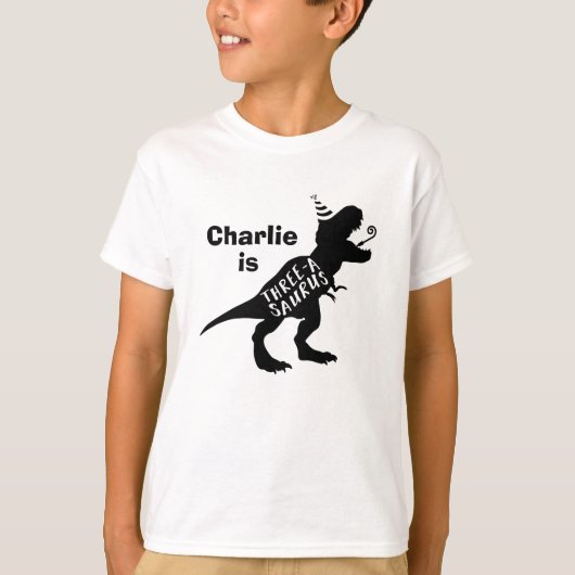 Dinosaur Verjaardag T-Shirt Drie A Saurus (Voorkant)