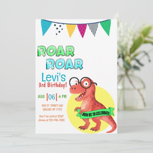 Dinosaur Young Wild verjaardag Kaart (Staand voorkant)