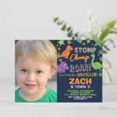 Dinosaurus 1e verjaardagsfeestje jongen stamp chom kaart (Staand voorkant)