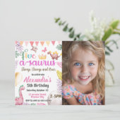 Dinosaurus 5e verjaardag meisje vijf a-saurus foto kaart (Staand voorkant)