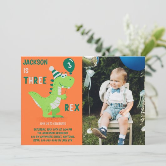 Dinosaurus drie rex 3e verjaardag foto uitnodiging (Staand voorkant)