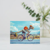 Dinosaurus fietst door het platteland feestdagenkaart (Staand voorkant)