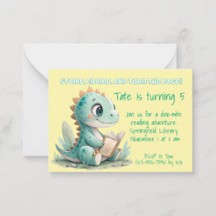 Dinosaurus leest een verjaardagsuitnodiging notitiekaartje