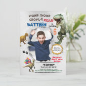 Dinosaurus verjaardag foto uitnodiging rustiek (Staand voorkant)