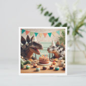 Dinosaurussen eten taart verjaardag uitnodiging (Staand voorkant)
