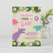 Dinosaurusverjaardag nodigt uit tot vier wilde din kaart (Staand voorkant)