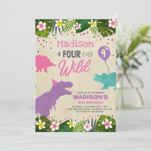 Dinosaurusverjaardag nodigt uit tot vier wilde din kaart (Staand voorkant)