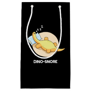 Dinosnore Funny Sleeping Dinosaur Pun Dark BG Klein Cadeauzakje