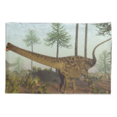 Diplodocus dinosaurussen bij araucaria bomen - 3D  Kussensloop (Achterkant)