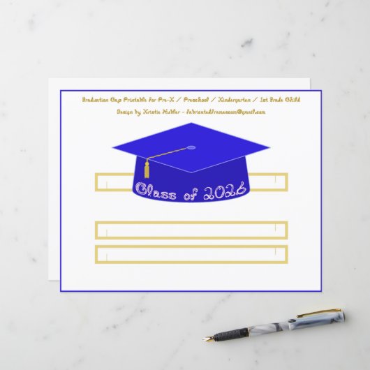 Diploma hoed Blauwe Feesthoed 2026 Witte Lettertyp (Voorkant / Achterkant in situ)