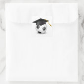 Diploma hoed op een voetbal vierkante sticker (Tas)